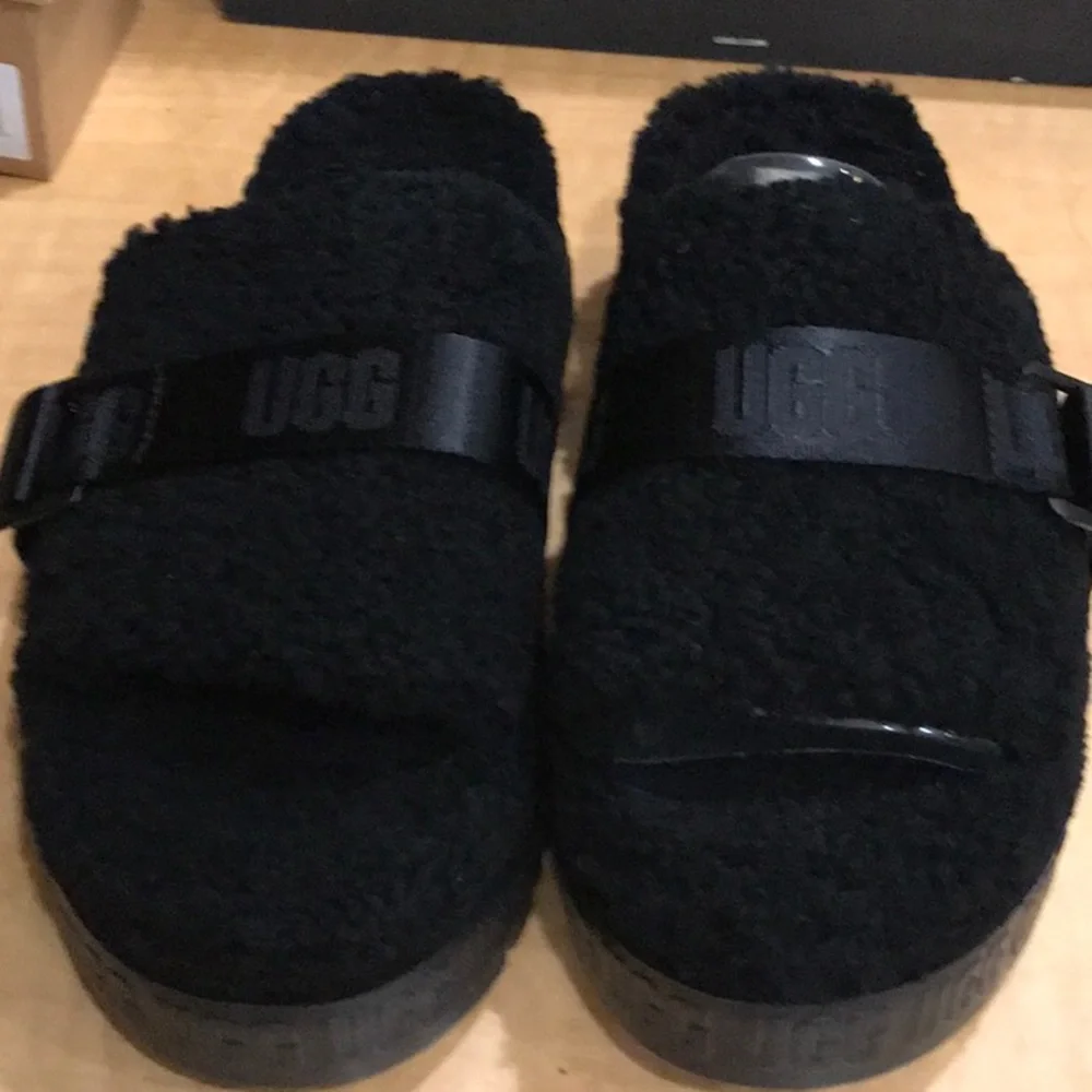 Ugg Women’s Fluffita Slide Slipper - Picture 2 of 5